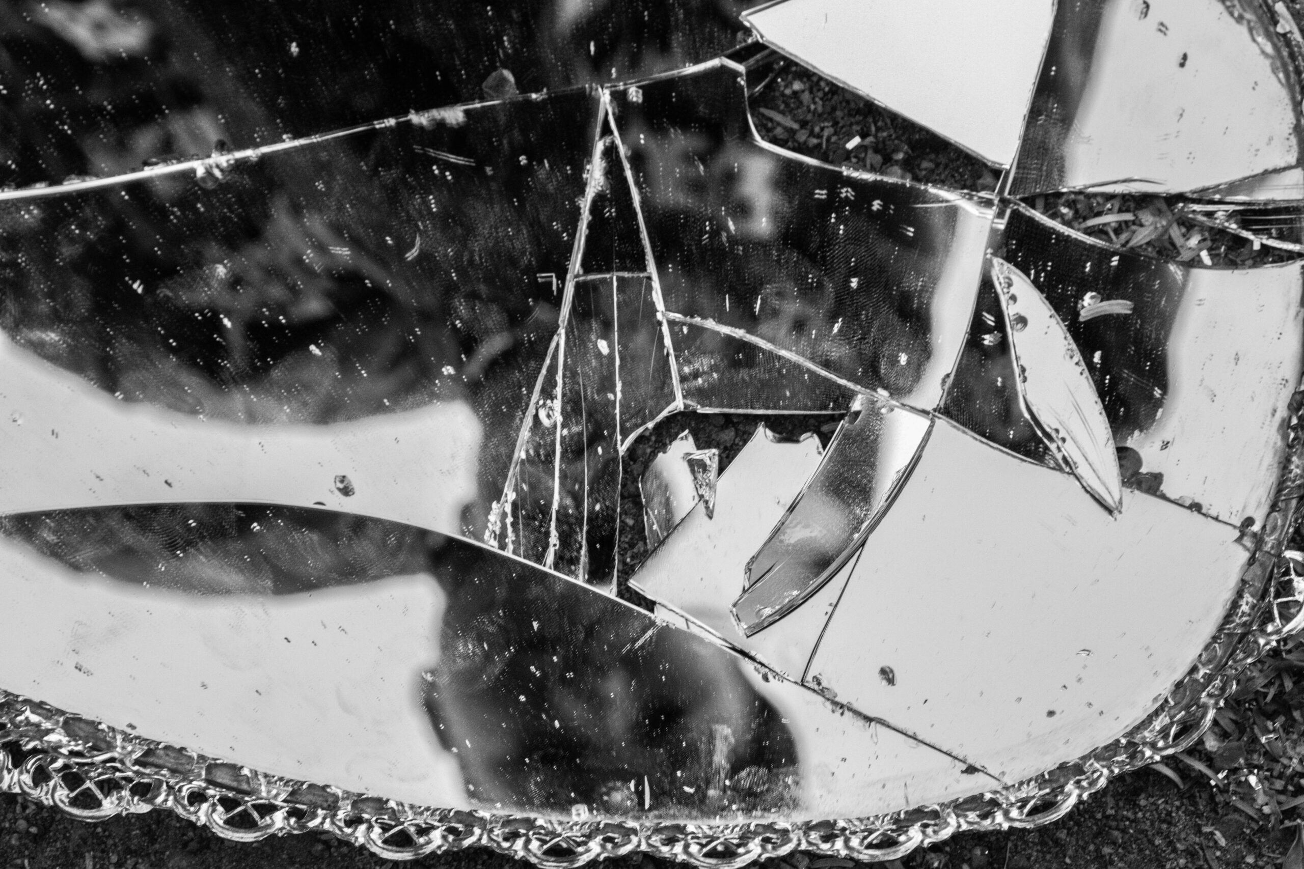 Broken mirror as a symbolisation of trauma